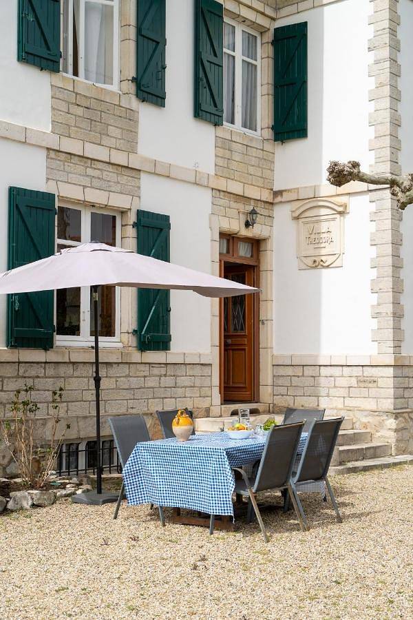 Location de vacances pour 12 personnes, avec piscine ainsi que vue et jardin, animaux acceptés dans Plage de l'Uhabia - 3