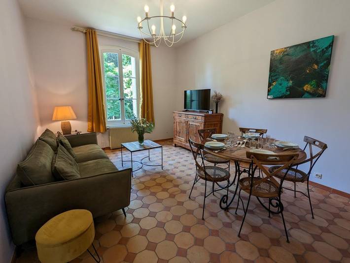 Gîte pour 4 personnes, avec jardin et piscine