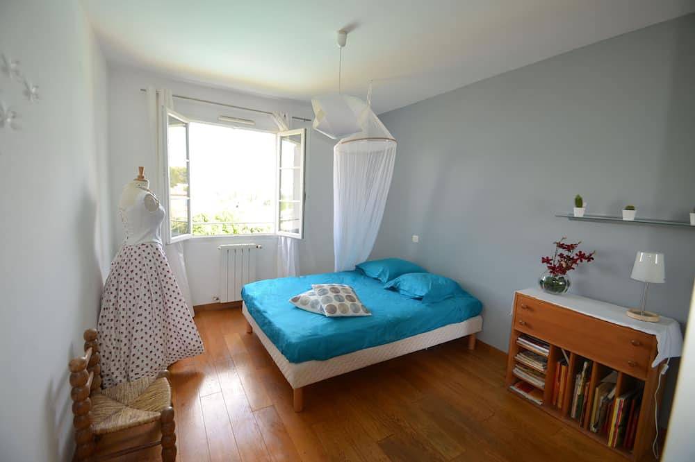 Maison 180 m2, proche Montpellier et plages, piscine, vue dominante, au calme in Saint-Drézéry, Côte méditerranéenne (France)