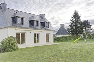 Gîte pour 7 personnes, avec jacuzzi ainsi que terrasse et jardin, animaux acceptés à Meslan