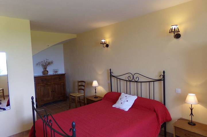 Gîte pour 5 personnes, avec terrasse et jardin à Niozelles - 2