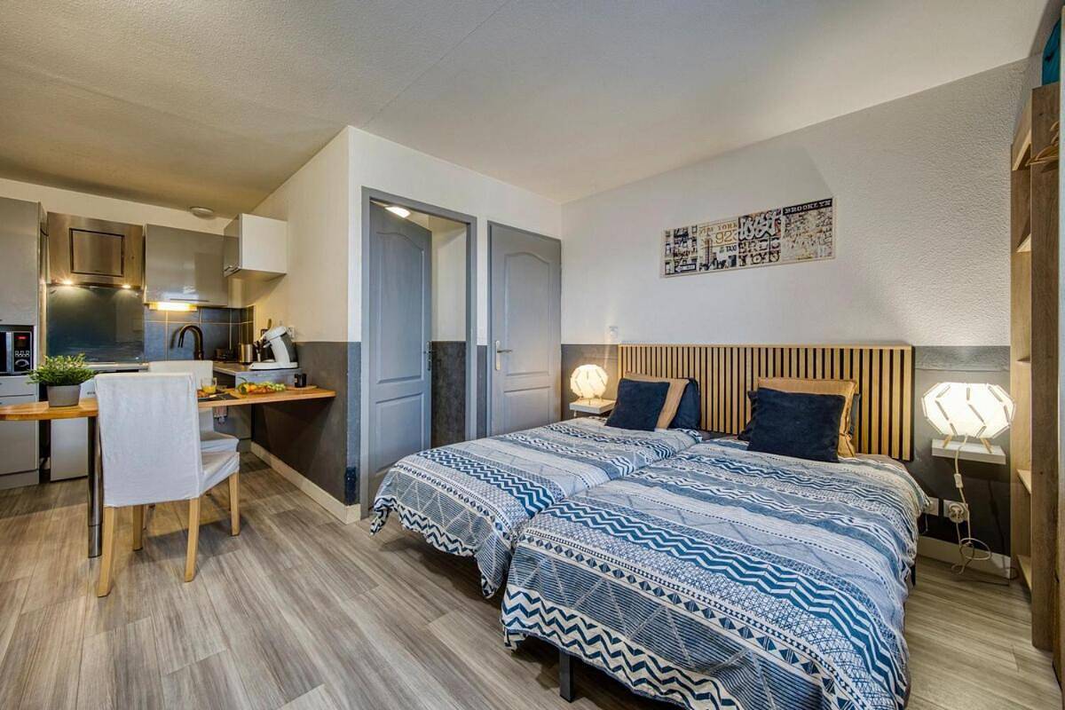 Appartement entier, Studio in city center - Very close to Cern and all amenities in Saint-Genis-Pouilly, Gex