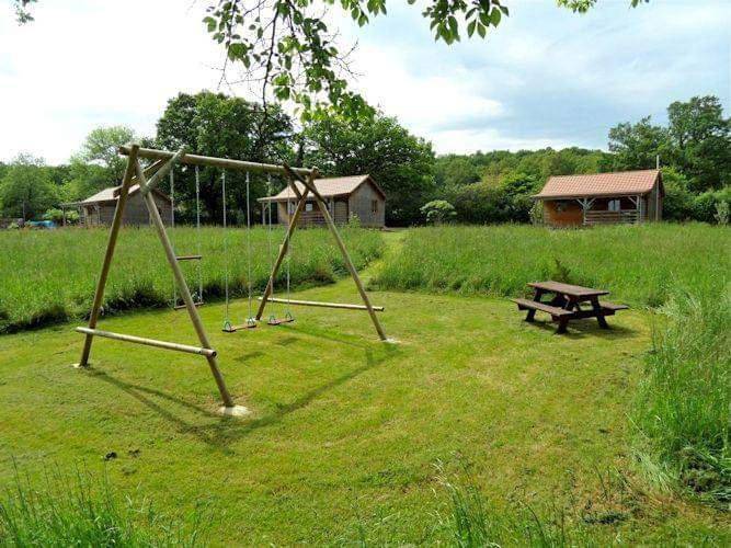 Maison de campagne pour 5 personnes, avec vue ainsi que jardin et piscine, animaux acceptés à Marigny-sur-Yonne