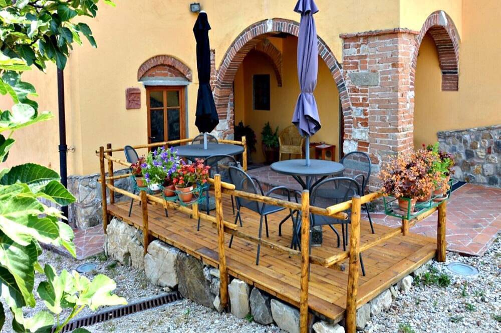 Entire apartment, Libeccio studio apartment with panoramic view of the hills in Scandicci, Florence Province