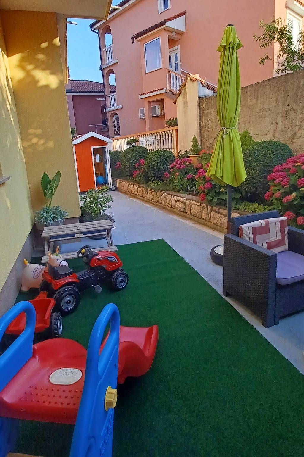 Ganze Wohnung, 1-Zimmer-Ferienwohnung mit Balkon und Meerblick Lopar, Rab A-23156-d in Lopar, Rab