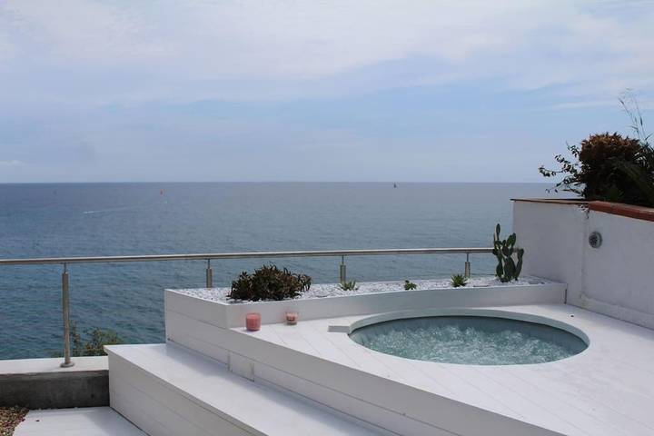Villa für 6 Personen, mit Balkon und Whirlpool sowie Terrasse und Garten