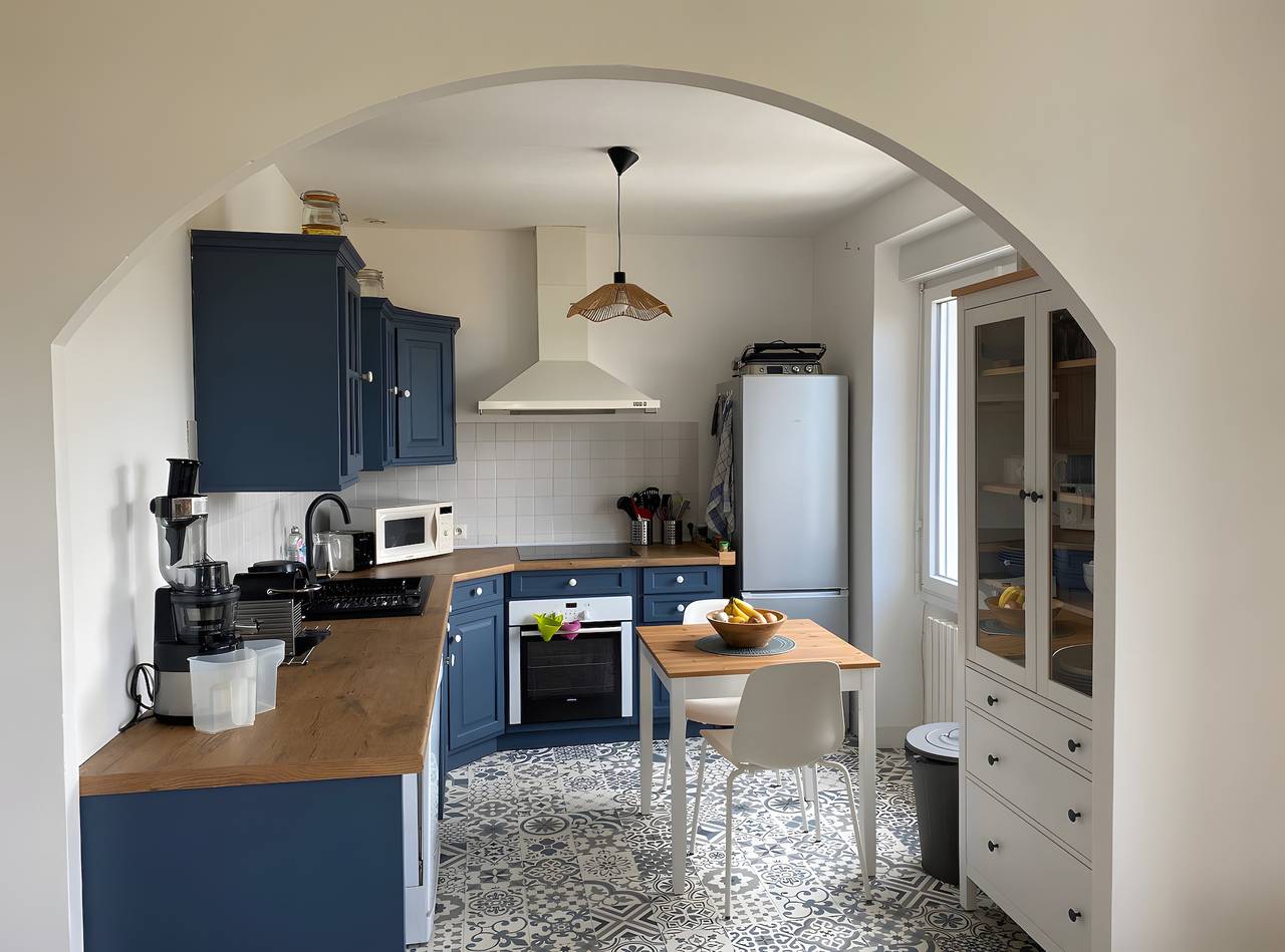 Uitzonderlijk gerenoveerd huis met zeezicht in Lanvéoc in Crozon, Iroise
