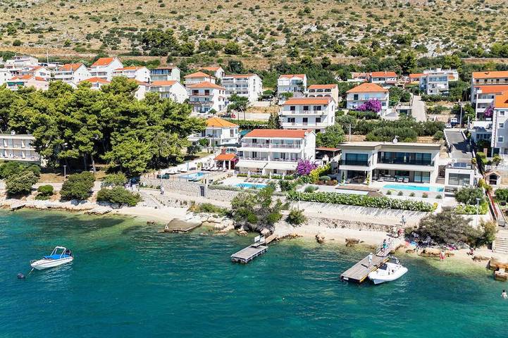 Holiday apartment for 5 people, with garden and pool as well as balcony - 1