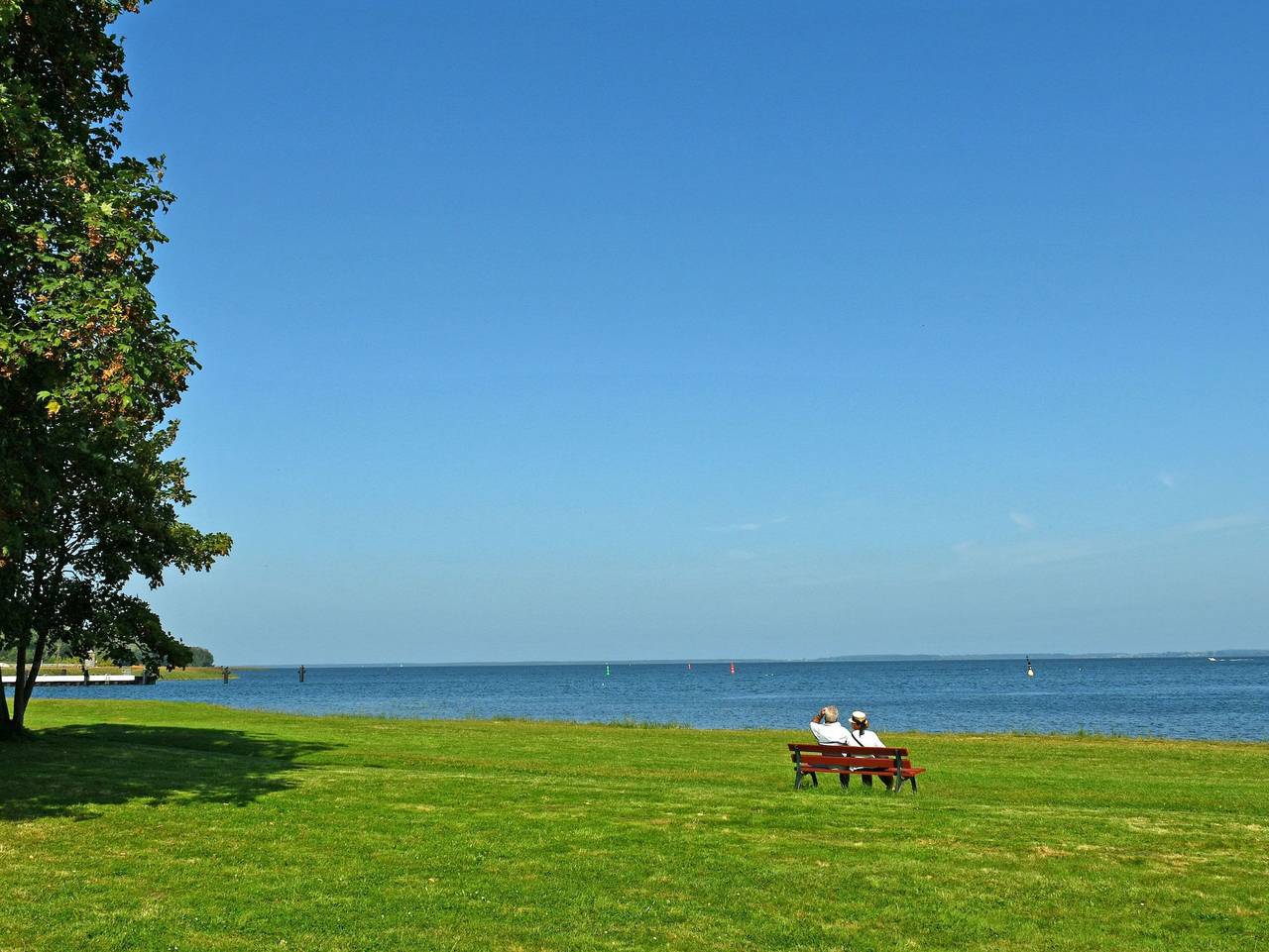 Ganze Ferienwohnung, Ferienwohnung mit Sitzecke im Garten am Bodden in Ralswiek - Ferienwohnung mit Sitzecke im Garten  am Bodden in Ralswiek in Ralswiek, Bergen auf Rügen und Umgebung