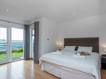 Glamping for 8 People in Rhosneigr, Isle of Anglesey, Photo 1