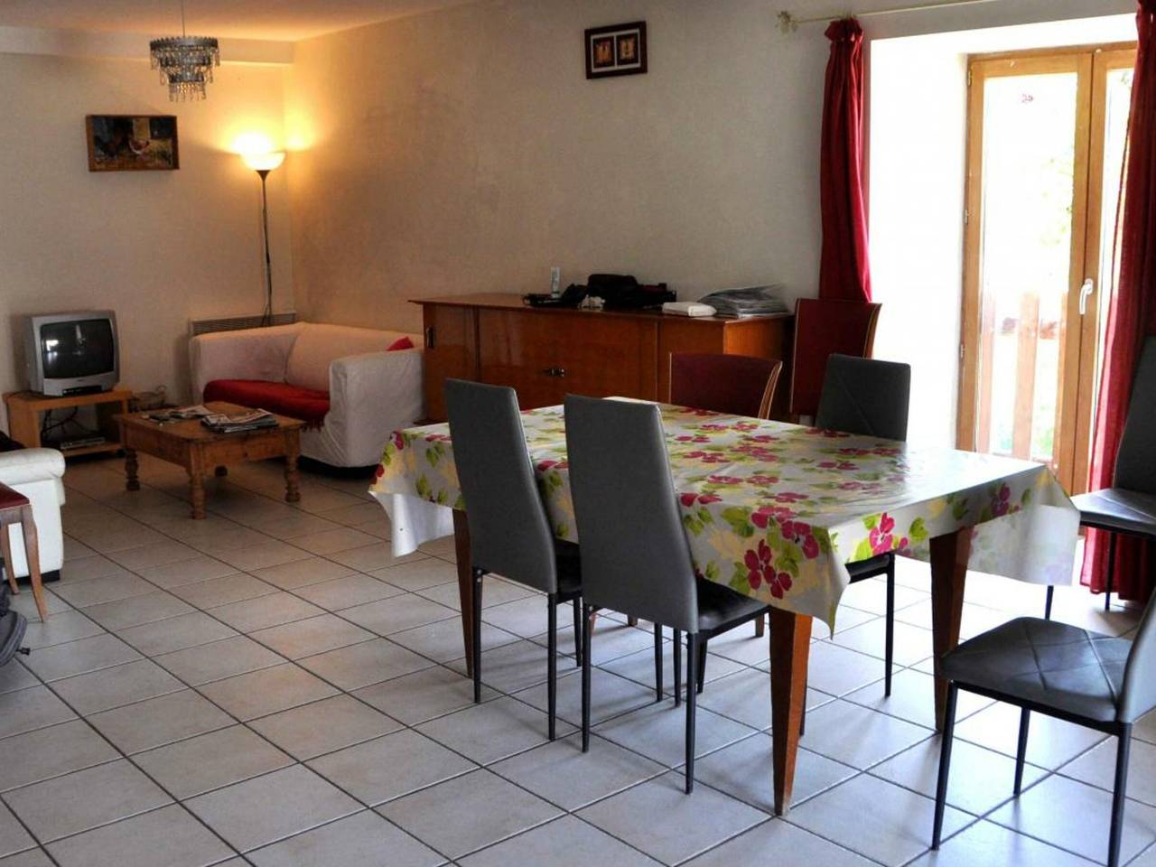 Gîte spacieux avec 2 chambres et parking à proximité du Parc du Pilat in La Terrasse-sur-Dorlay, Parc Naturel Régional du Pilat