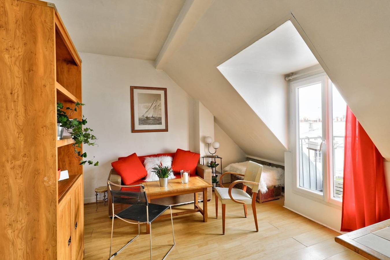Ganze Wohnung, Cosy apartment under the roofs of Paris in 3e Arrondissement, Paris