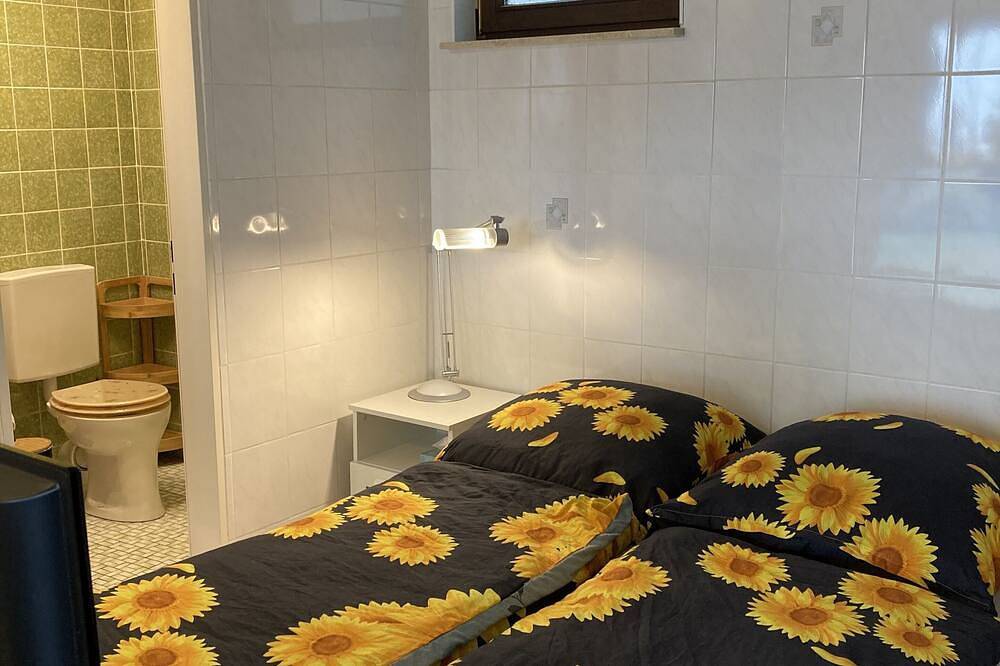 Ganze Wohnung, Apartment mit Wintergarten und Terrasse  im schönen Taunus, ruhige Lage. in Glashütten, Hochtaunuskreis