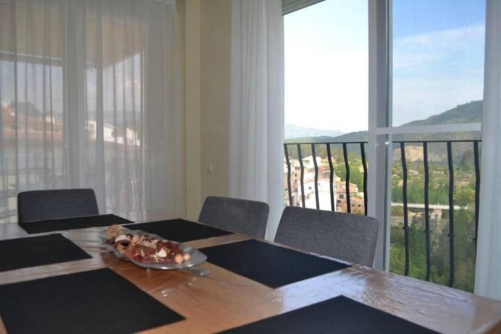 Apartamento para 5 personas, con Balcón además de Terraza y Vistas en Montanejos