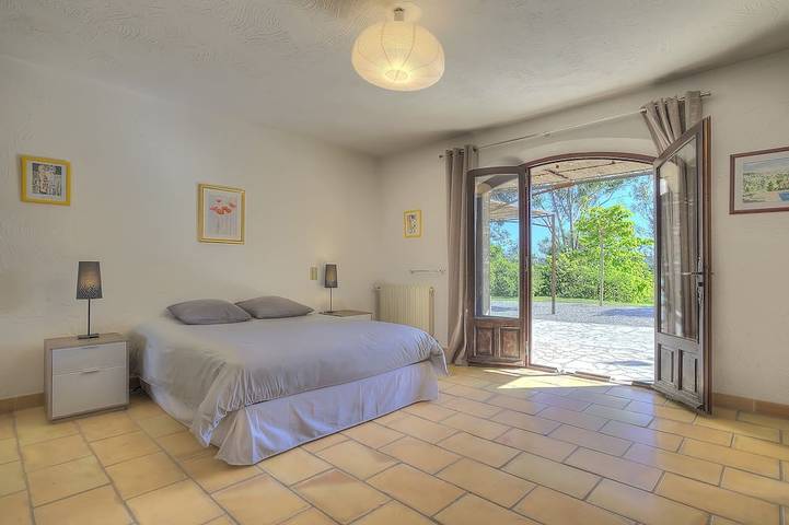 Location de vacances pour 12 personnes, avec terrasse et jardin, animaux acceptés à La Colle-sur-Loup - 2