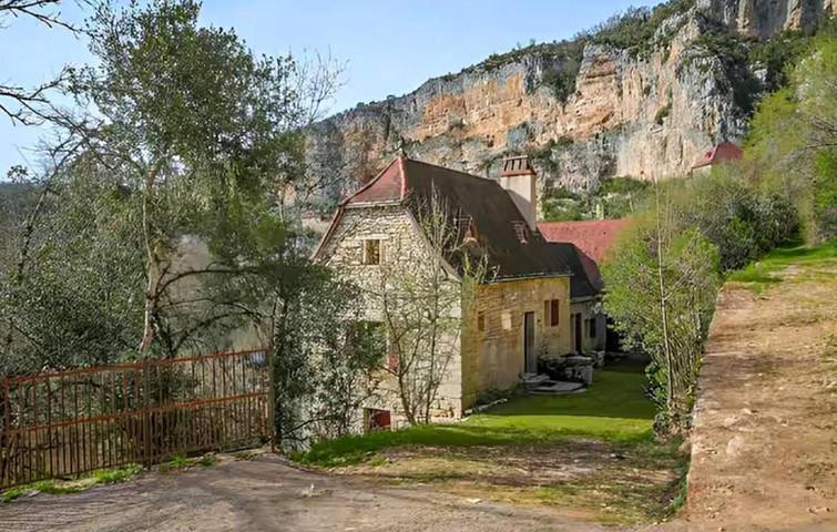 Location de vacances pour 6 personnes, avec balcon et jardin à Sauliac-sur-Célé