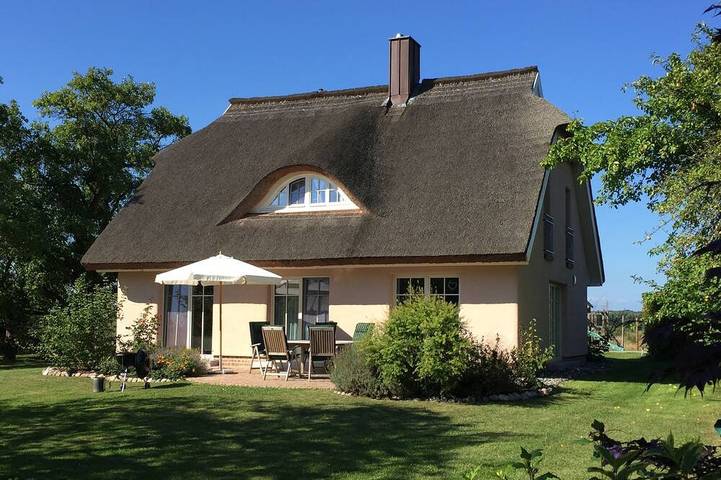 Ferienhaus für 8 Personen, mit Garten und Sauna in Lobbe