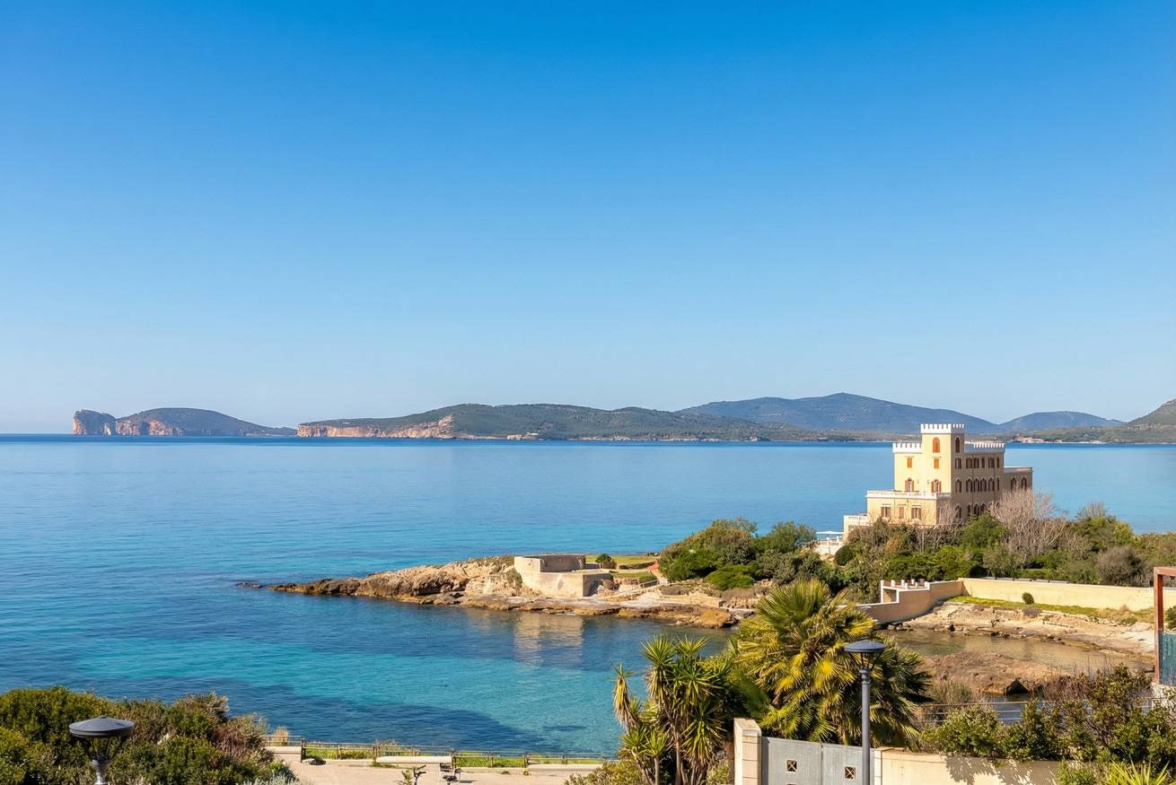 Ganze Wohnung, Vittoria Penthouse im Zentrum von Alghero mit großer Terrasse mit Blick auf das Meer, Parkplatz in Sant'Anna, Alghero