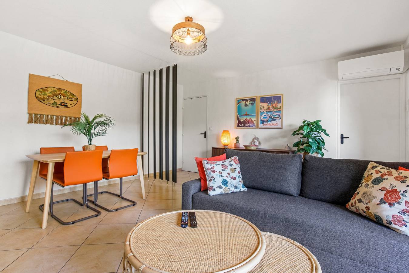 Entire apartment, Apartment Oasis Des Archers with shared pool, Wi-Fi and air conditioning in Saint-Raphaël, Mediterranean Coast (France)