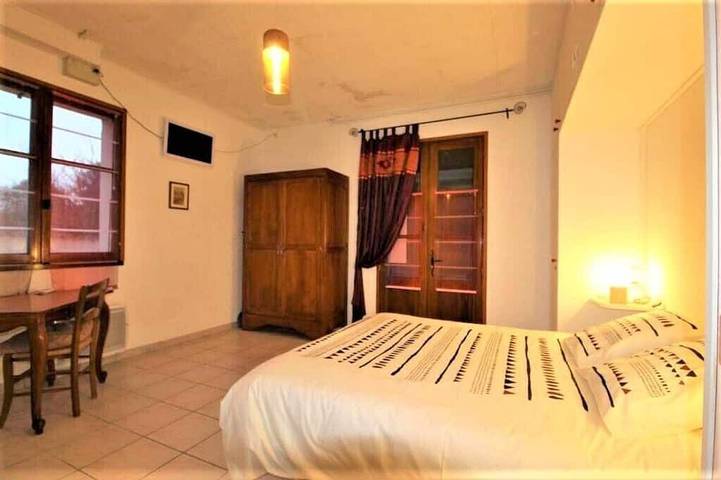 Gîte pour 6 personnes, avec piscine et jacuzzi à Mercuer - 3