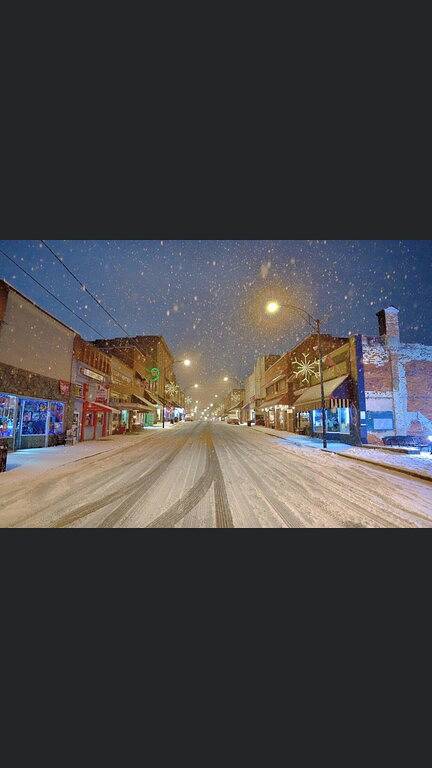 Mayberry Front Porch - 0.5 miles to downtown Mayberry in Mount Airy, Surry County