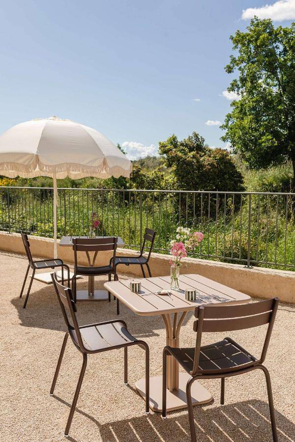 Gîte pour 2 personnes, avec Terrasse et Jacuzzi ainsi que Jardin et Piscine à Aureille - 4