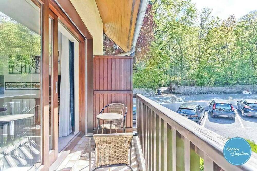 Entire apartment, T2 Apartment - Résidence Rive Gauche in Menthon-Saint-Bernard, Annecy region