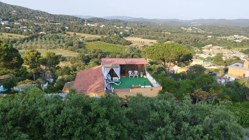 Location de vacances pour 5 personnes, avec vue ainsi que piscine et jardin, adapté aux familles à Vall-llobrega - 3