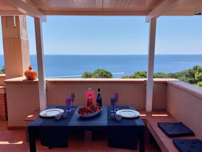 Casa vacanza per 4 persone, con piscina e terrazza nonché panorama sull' Isola d'Elba