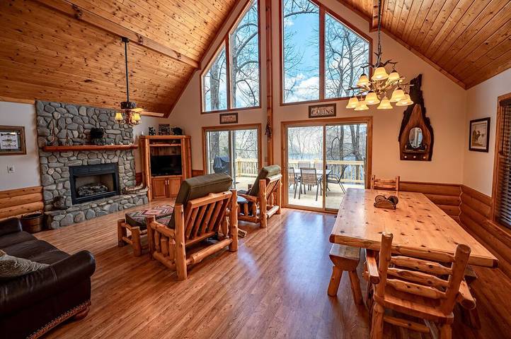 Vacation rental for 10 people, with balcony and hot tub in Nantahala