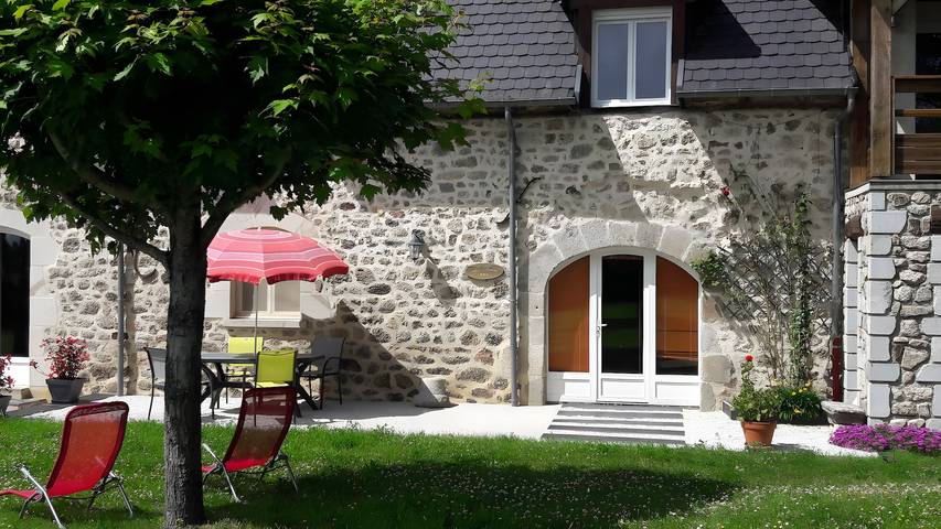 Location de vacances pour 4 personnes, avec Jardin dans le Cantal - 2