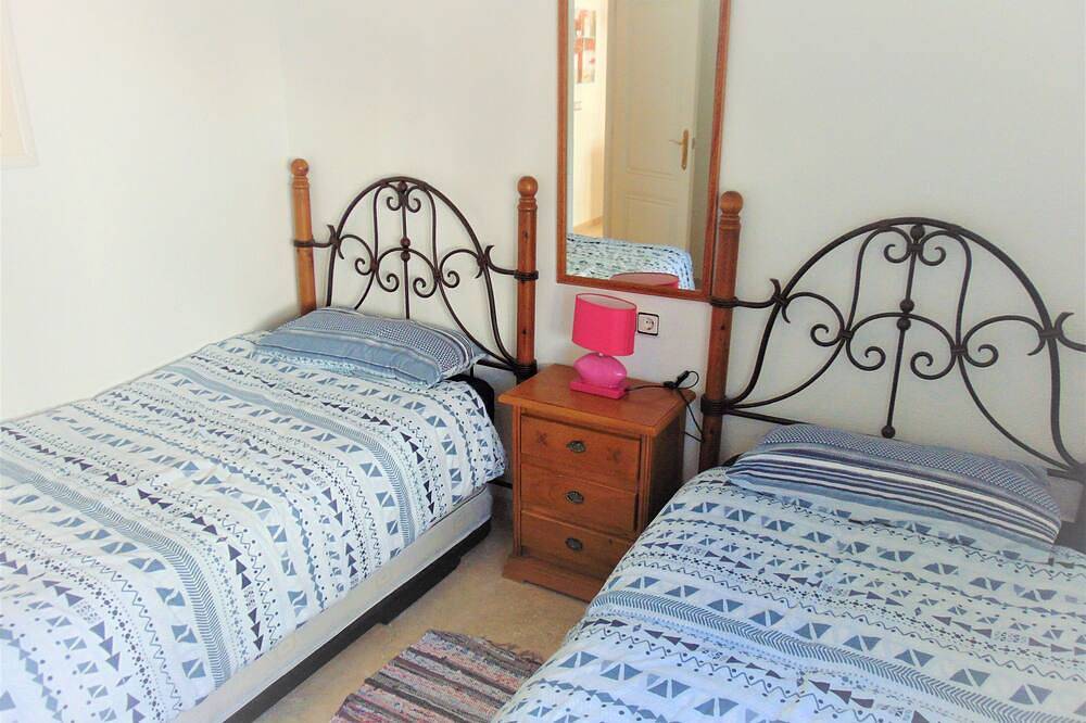 Hel leilighet, Beautiful apartment with private pool, wifi, tv, close to all amenities in Las Ramblas Golf, Orihuela