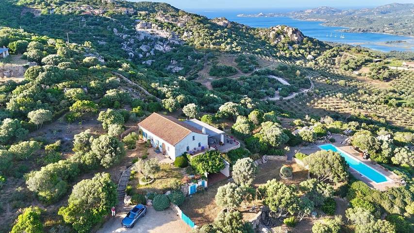 Location de vacances pour 6 personnes, avec Terrasse et Jardin à Cannigione