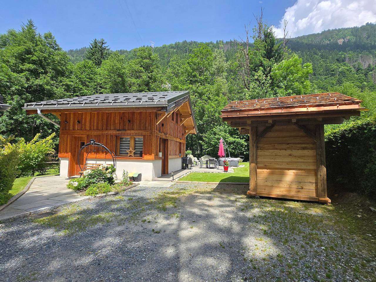 Chalet "Pierre d'Anatase" avec vue sur les montagnes, terrasse, jardin et Wi-Fi. in Saint-Gervais-les-Bains, Pays du Mont-Blanc