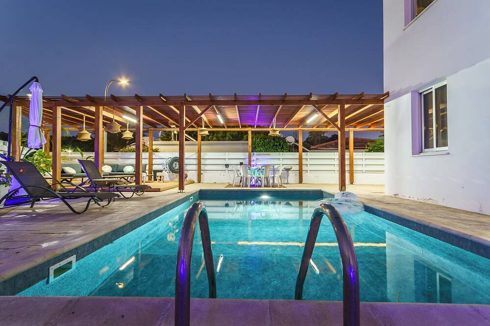 Black Swan Villa – Elegant 2-Bedroom Beach House in Pervolia in Larnaca, District de Larnaca