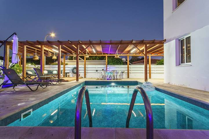 Beach house for 6 people in Cyprus