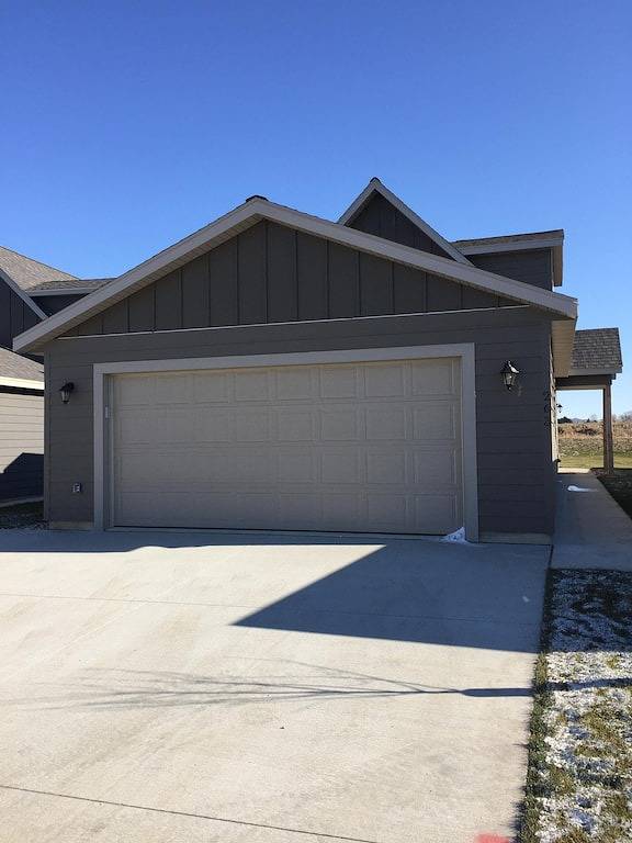 Vacation rental for 14 people, with yard and pool as well as hot tub and terrace in Iowa