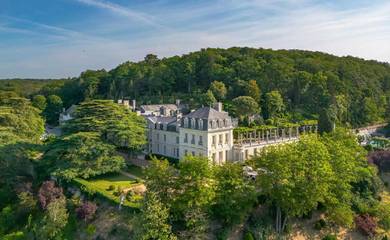 Hôtel pour 2 personnes, avec piscine et bassin pour enfant ainsi que vue et jardin dans Coteaux sur Loire