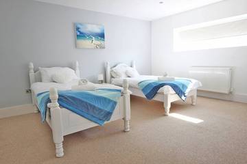 Beach House for 12 People in New Romney, Kent, Photo 3