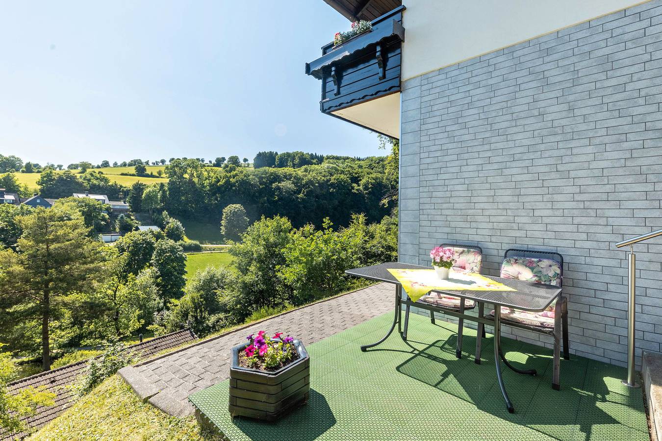 Geheel appartement, Appartement 'Haus Am Osterkopf' met uitzicht op de bergen, een eigen terras en een eigen tuin in Usseln, Willingen