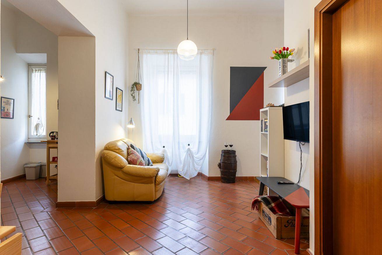 Geheel appartement, Livorno Central and Bright Studio! in Livorno, Etruskische kust