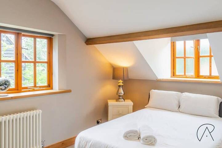 Grange Rénovée 5 Chambres à Dorney - Par Tempstay in Burnham, Buckinghamshire