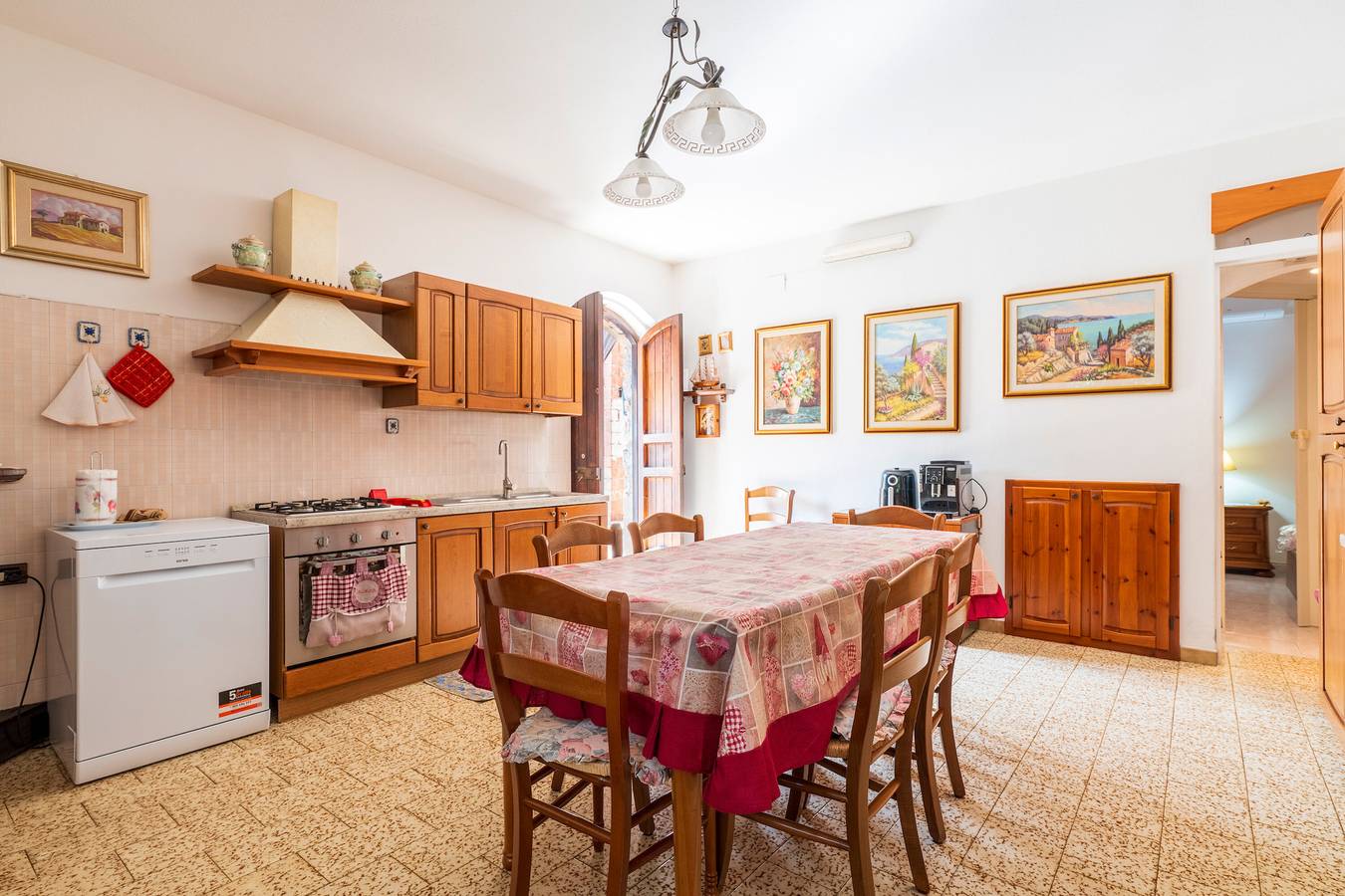 Ganze Wohnung, Ferienwohnung 'Brandino Pani' mit Gemeinschaftsgarten, Wi-Fi und Klimaanlage in Tertenia, Barbagia