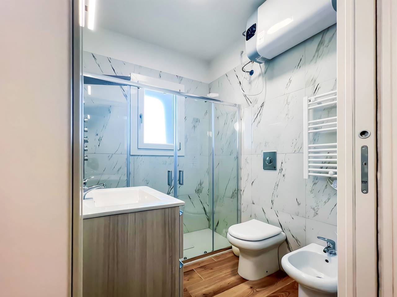 Apartamento entero, Casa de campo 'Plutone' con terraza privada y aire acondicionado in Bibione, Provincia de Venezia