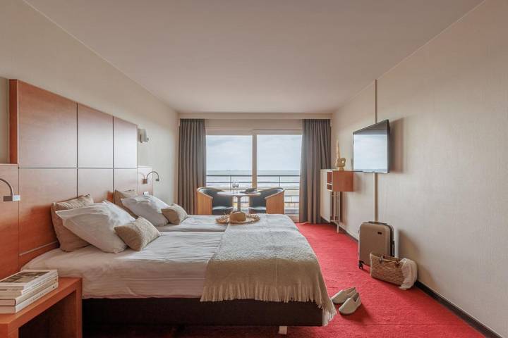 Hôtel pour 2 personnes, avec jacuzzi ainsi que sauna et balcon