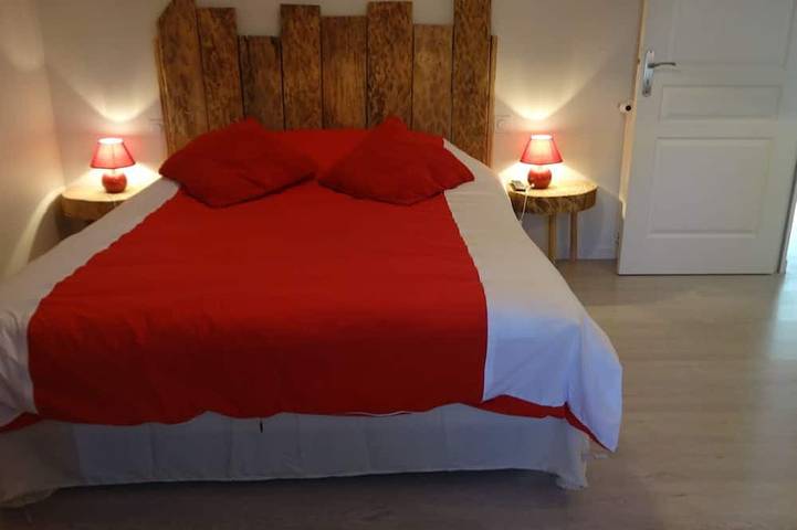 Gîte pour 8 personnes, avec jardin ainsi que sauna et jacuzzi à Vebret - 4