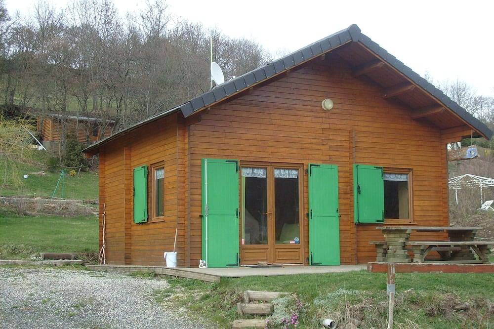 Gite A La Campagne   près des Monts du Cantal Randos , ski, animaux acceptés in Celles (Cantal), Région de Saint-Flour