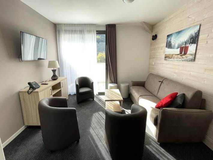 Location de vacances pour 8 personnes, avec piscine et balcon, animaux acceptés dans Gourette