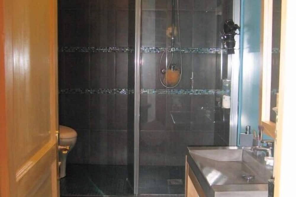 Entire apartment, Studio 30m² cozy between sea and mountains - near Calvi in Calenzana, Calvi region