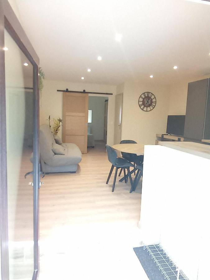 Gîte pour 4 personnes, avec terrasse ainsi que vue et vue sur le lac dans Chevaline